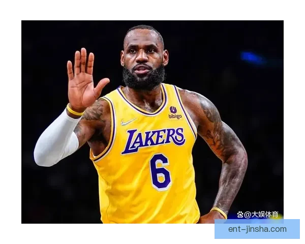 美国杨毅分析：湖人将成雷霆马刺最大威胁 詹姆斯愿意为球队牺牲令人钦佩